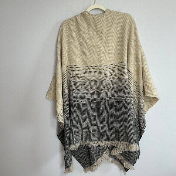 Roots Canada Women’s Poncho Shawl Wrap Ivory Gray Beige Blanket One Size - Picture 5 of 6